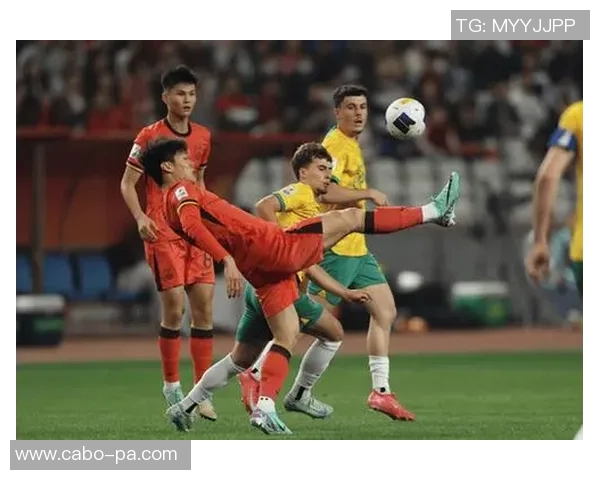 比利时足球硬汉球星驰骋绿茵展现铁血风采与不屈精神 比利时足球硬汉球星驰骋绿茵展现铁血风采与不屈精神